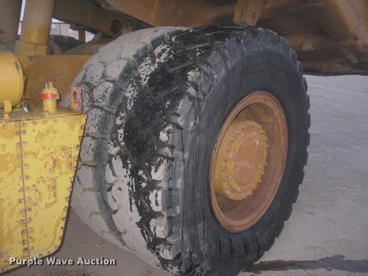 image for item L3980 1995 Caterpillar 769C haul truck