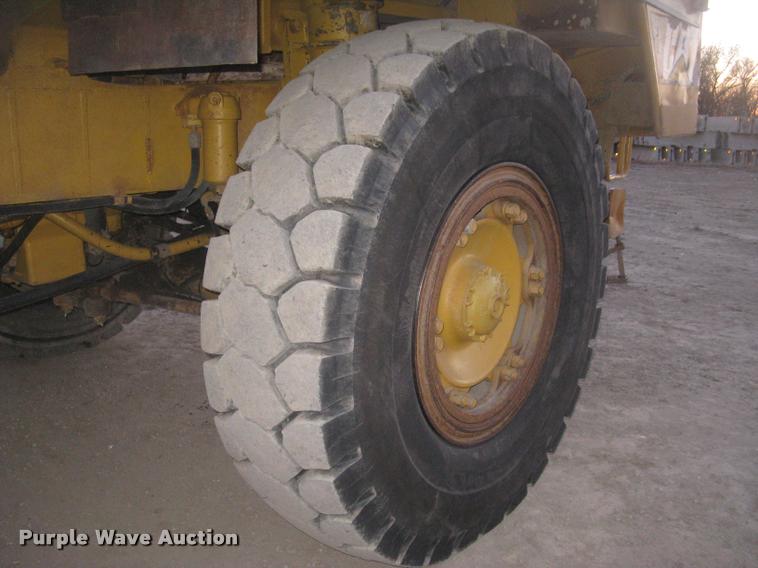 image for item L3980 1995 Caterpillar 769C haul truck