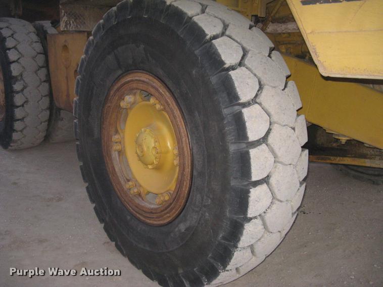 image for item L3980 1995 Caterpillar 769C haul truck