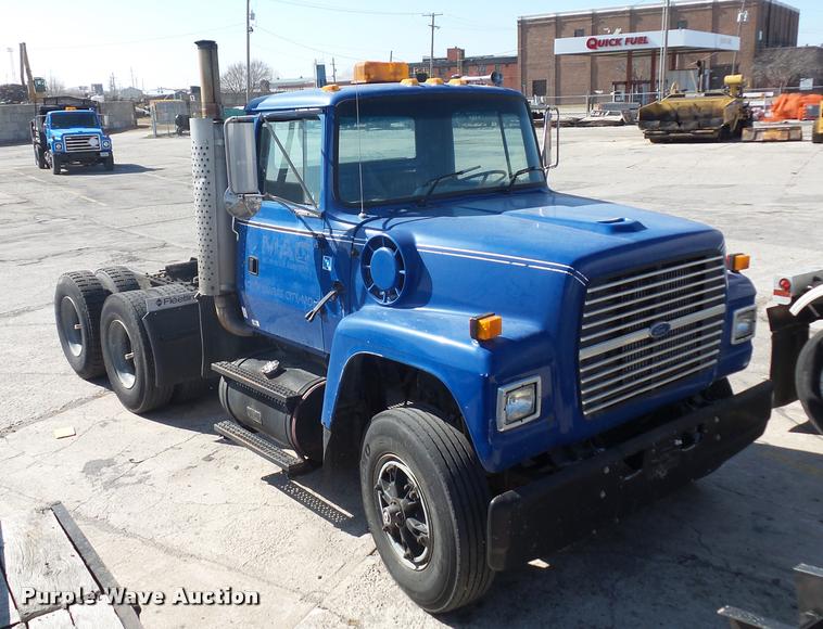 image for item L4605 1997 Ford LT9000 semi truck
