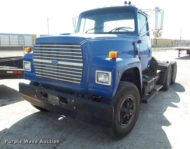 image for item L4605 1997 Ford LT9000 semi truck