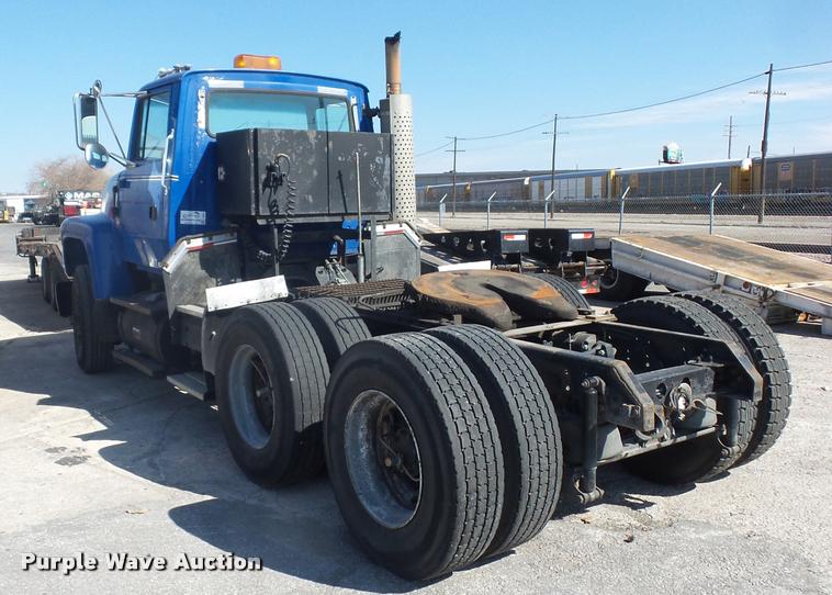 image for item L4605 1997 Ford LT9000 semi truck