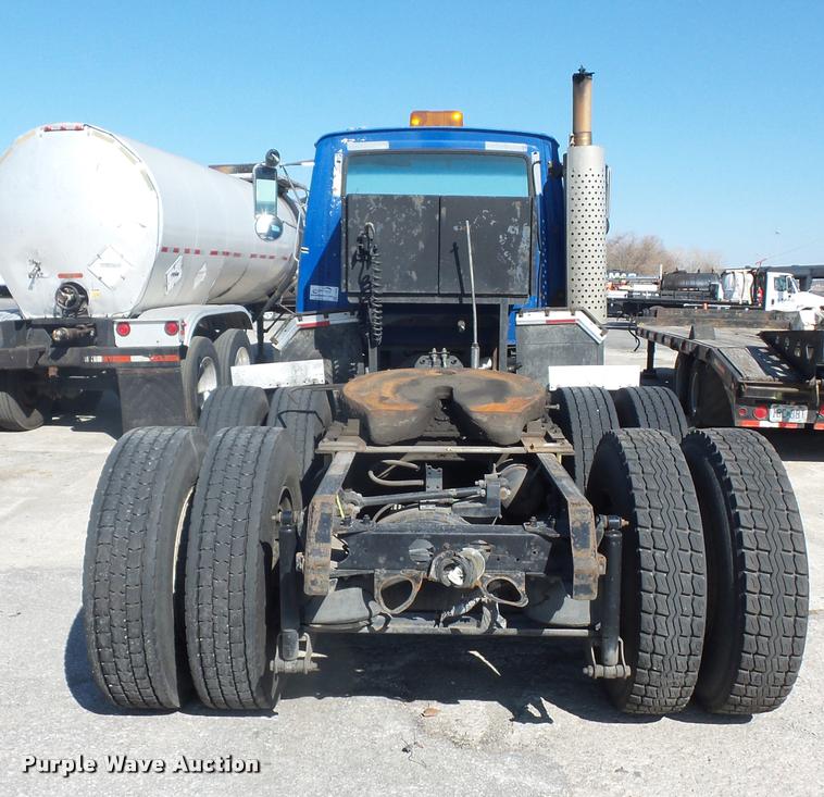 image for item L4605 1997 Ford LT9000 semi truck