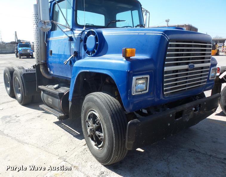 image for item L4605 1997 Ford LT9000 semi truck