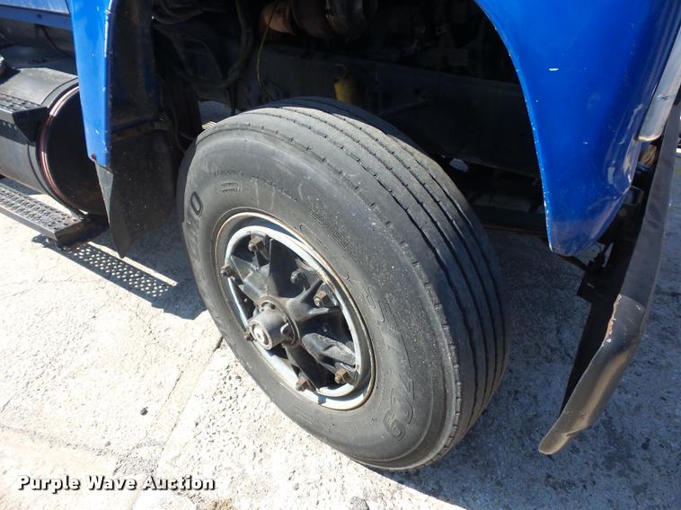 image for item L4605 1997 Ford LT9000 semi truck