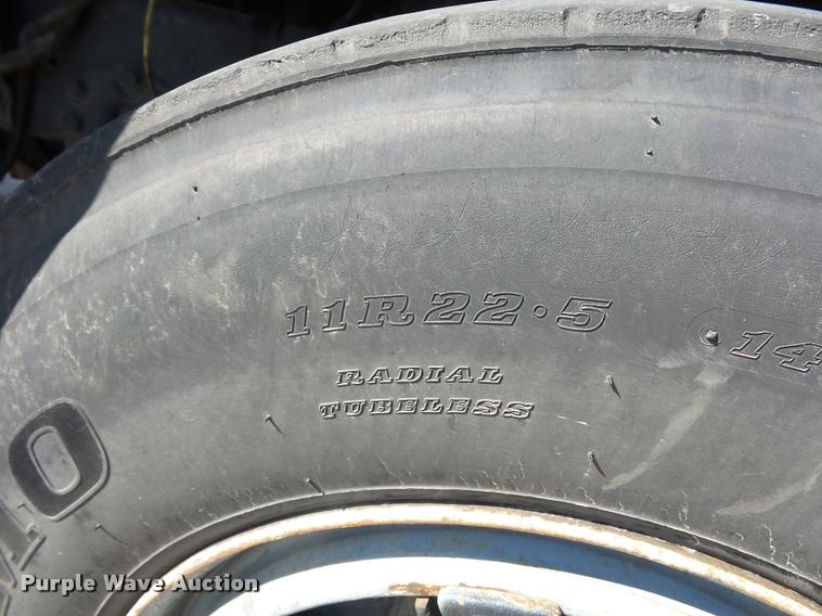 image for item L4605 1997 Ford LT9000 semi truck