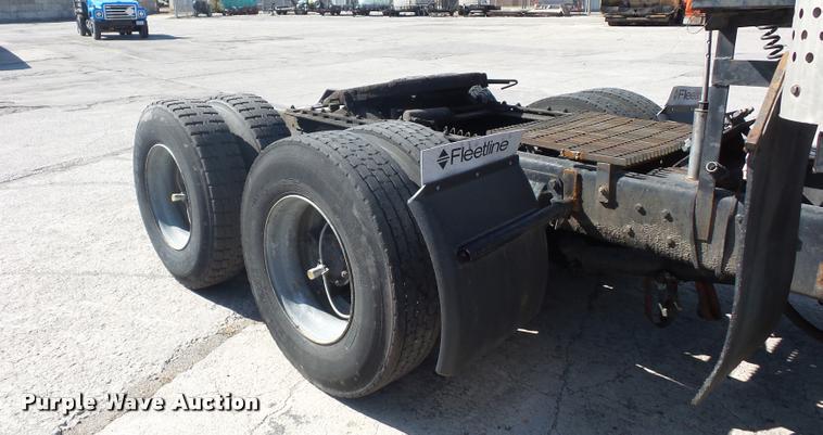 image for item L4605 1997 Ford LT9000 semi truck