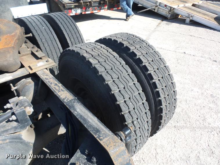 image for item L4605 1997 Ford LT9000 semi truck