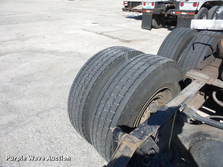 image for item L4605 1997 Ford LT9000 semi truck