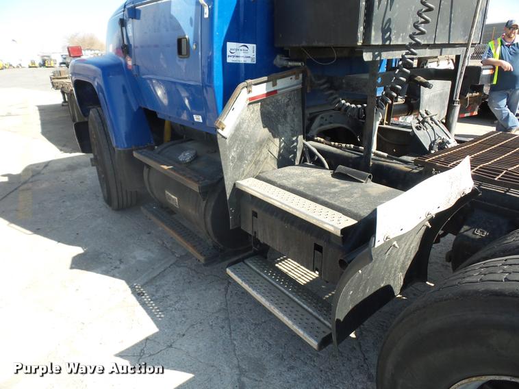 image for item L4605 1997 Ford LT9000 semi truck