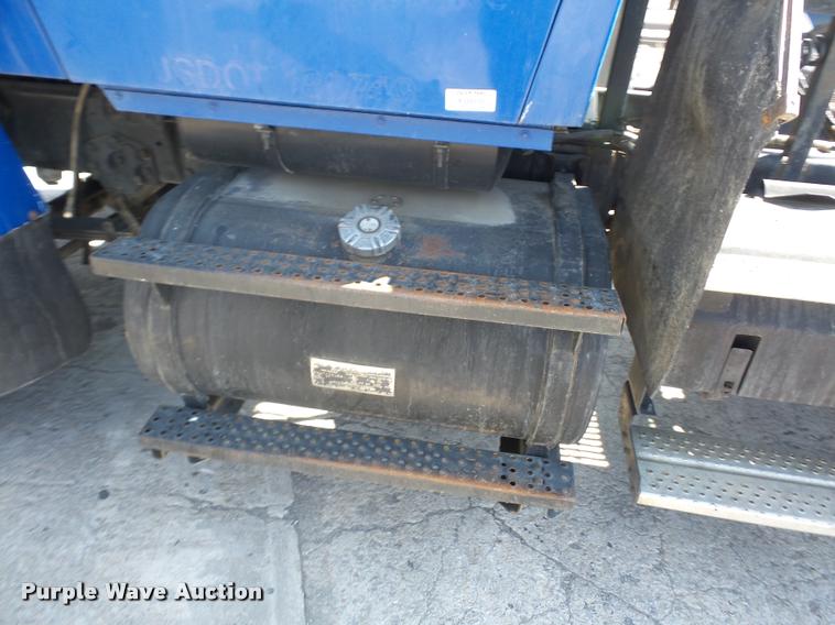 image for item L4605 1997 Ford LT9000 semi truck