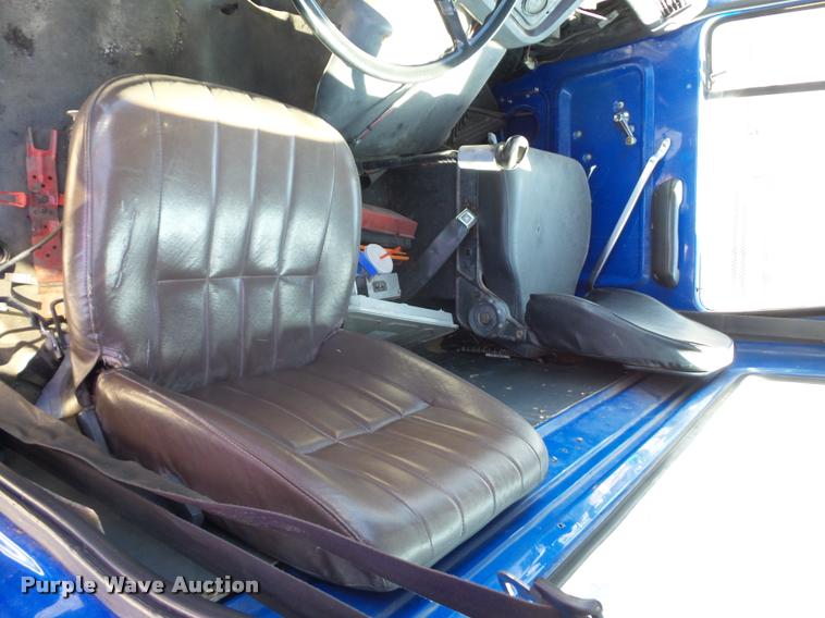 image for item L4605 1997 Ford LT9000 semi truck