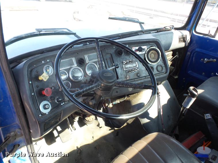 image for item L4605 1997 Ford LT9000 semi truck