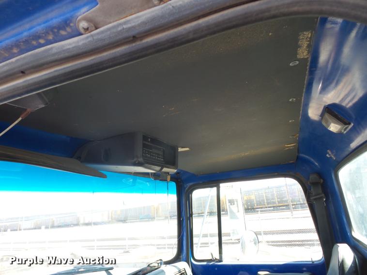 image for item L4605 1997 Ford LT9000 semi truck