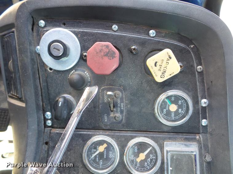 image for item L4605 1997 Ford LT9000 semi truck