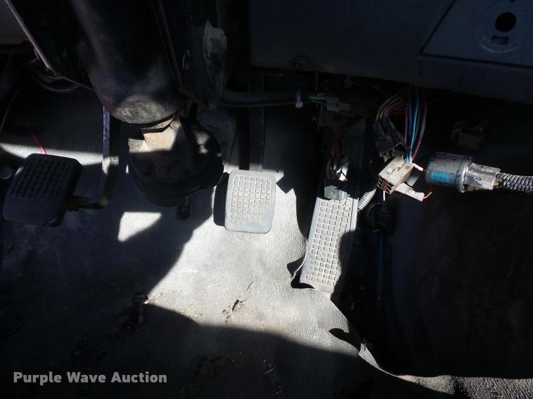 image for item L4605 1997 Ford LT9000 semi truck