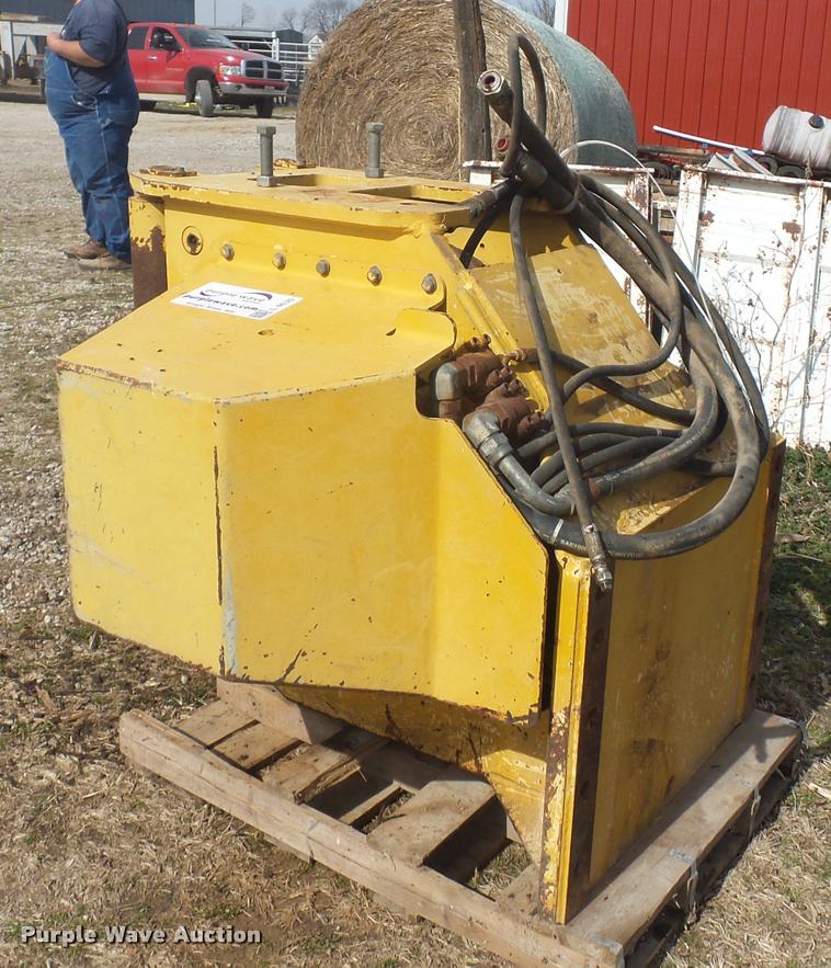 Carco dozer winch in Bronaugh, MO Item L4630 sold Purple Wave