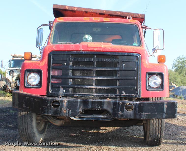 image for item L4790 1984 International S1900 dump truck