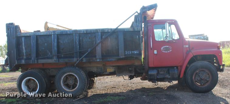 image for item L4790 1984 International S1900 dump truck