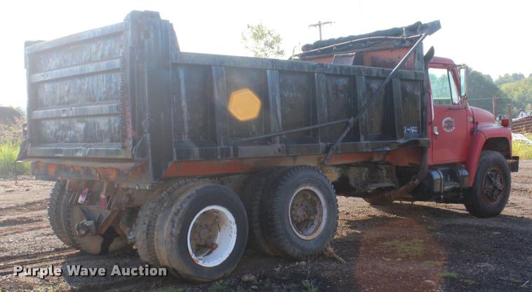 image for item L4790 1984 International S1900 dump truck