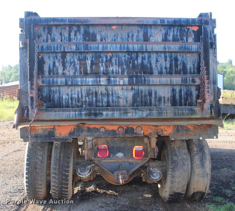 image for item L4790 1984 International S1900 dump truck