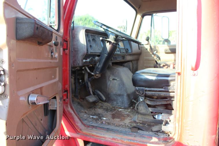 image for item L4790 1984 International S1900 dump truck