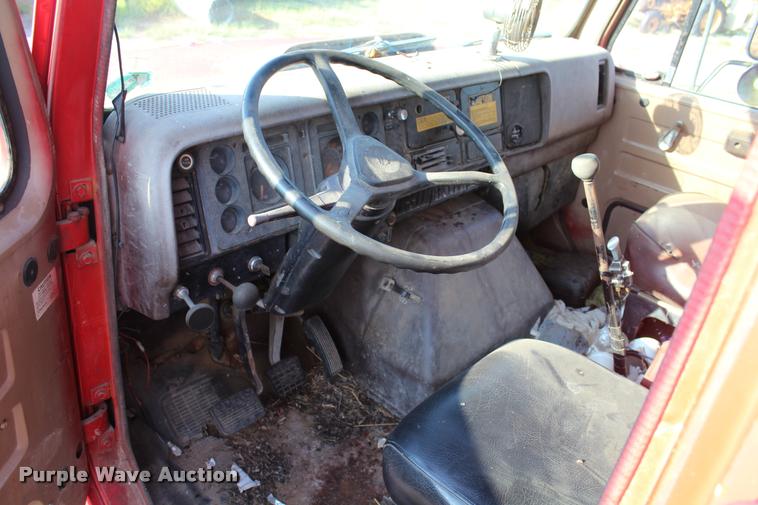 image for item L4790 1984 International S1900 dump truck