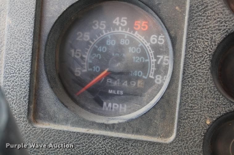 image for item L4790 1984 International S1900 dump truck