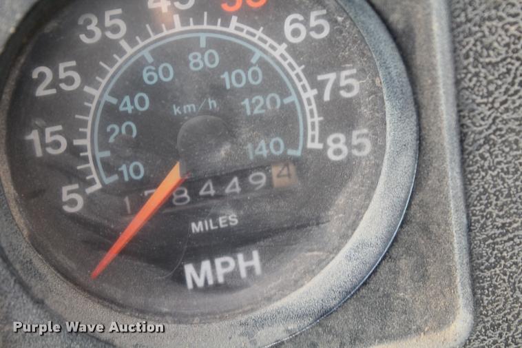 image for item L4790 1984 International S1900 dump truck