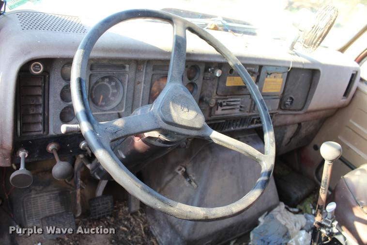 image for item L4790 1984 International S1900 dump truck