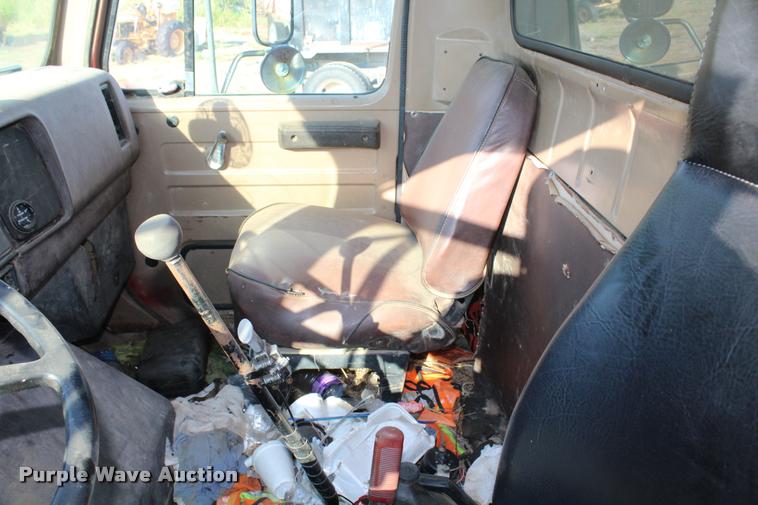 image for item L4790 1984 International S1900 dump truck