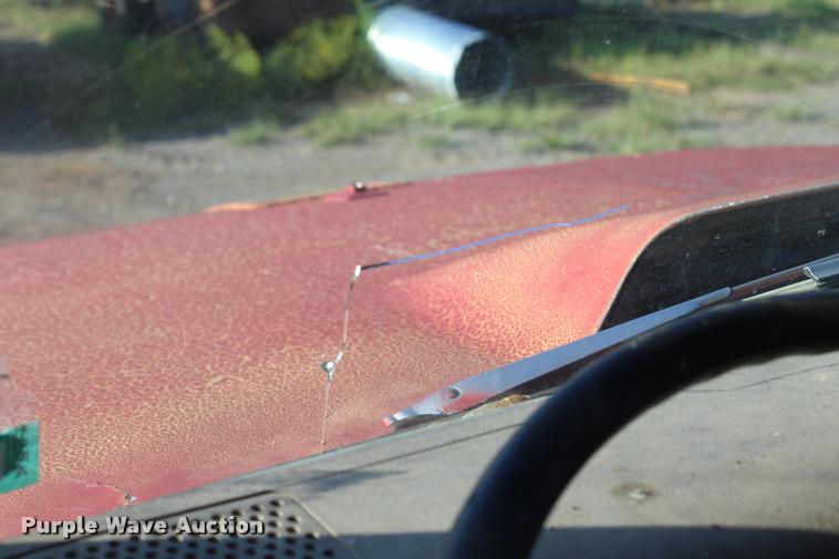 image for item L4790 1984 International S1900 dump truck