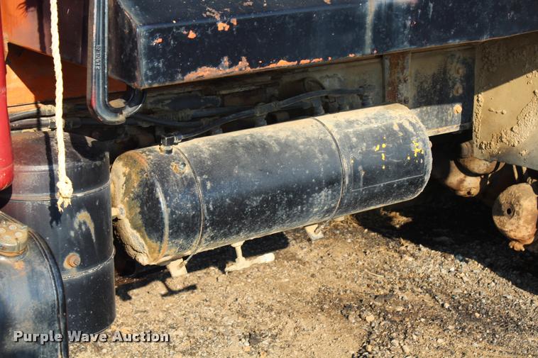 image for item L4790 1984 International S1900 dump truck