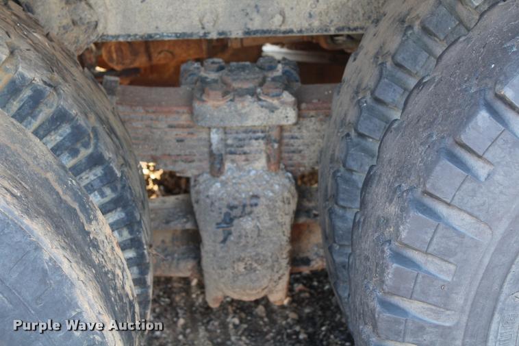 image for item L4790 1984 International S1900 dump truck