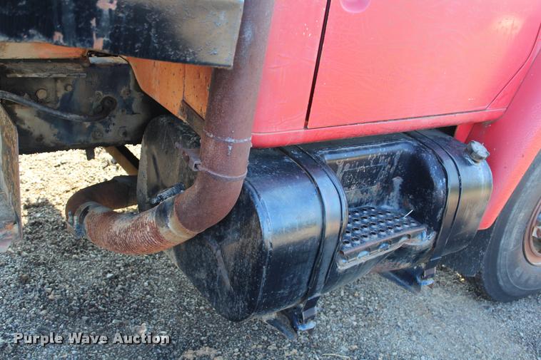 image for item L4790 1984 International S1900 dump truck