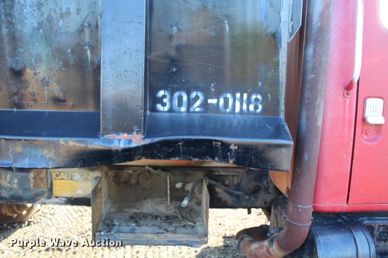 image for item L4790 1984 International S1900 dump truck