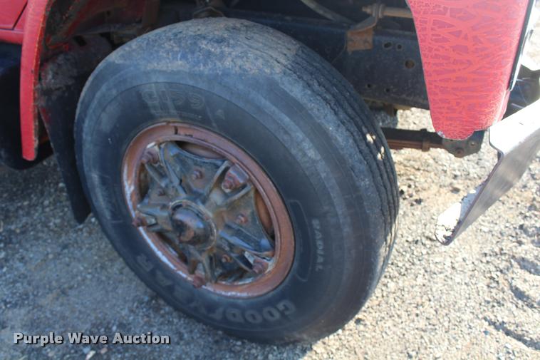 image for item L4790 1984 International S1900 dump truck