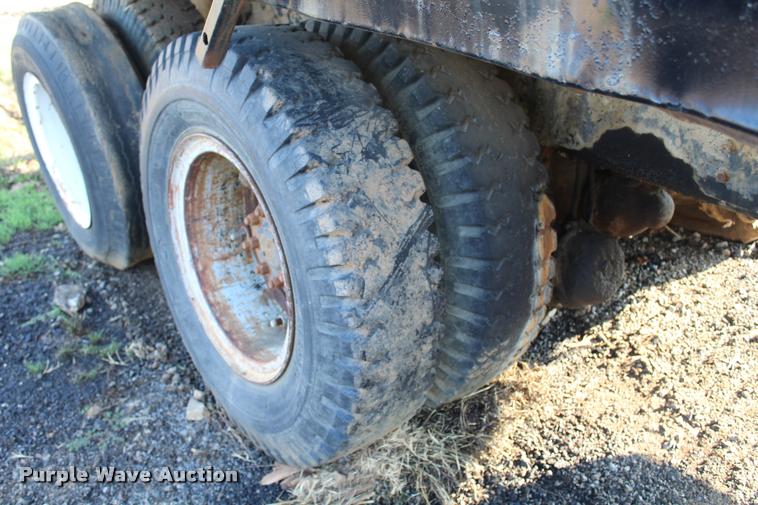 image for item L4790 1984 International S1900 dump truck