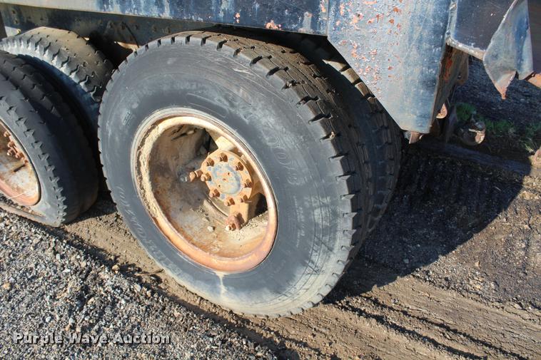 image for item L4790 1984 International S1900 dump truck