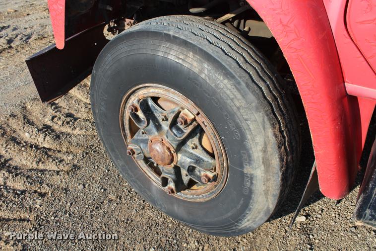 image for item L4790 1984 International S1900 dump truck