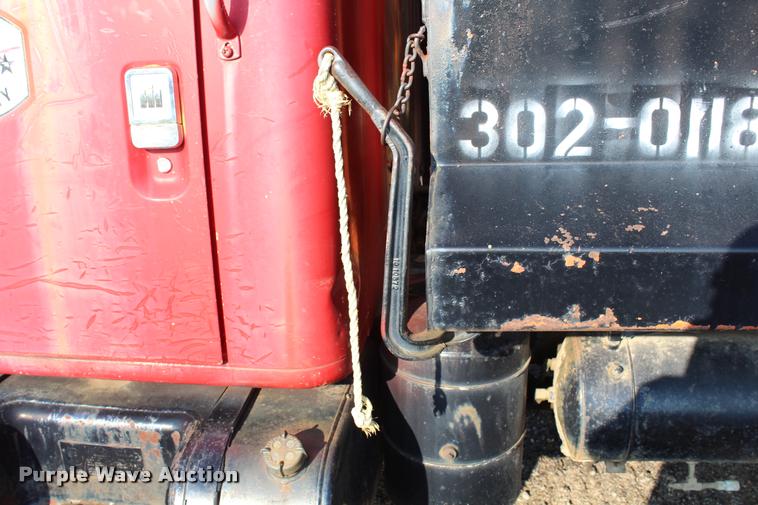 image for item L4790 1984 International S1900 dump truck