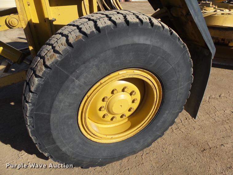 image for item AL9008 2002 Caterpillar 140H motor grader