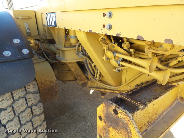 image for item AL9008 2002 Caterpillar 140H motor grader