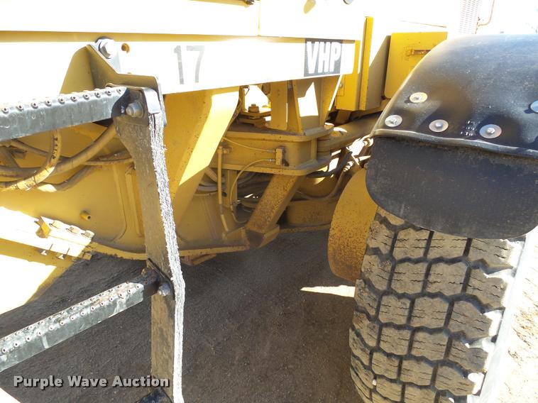 image for item AL9008 2002 Caterpillar 140H motor grader