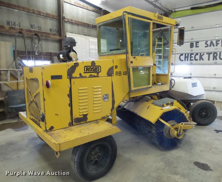 image for item AL9026 2001 Rosco RB-48 broom