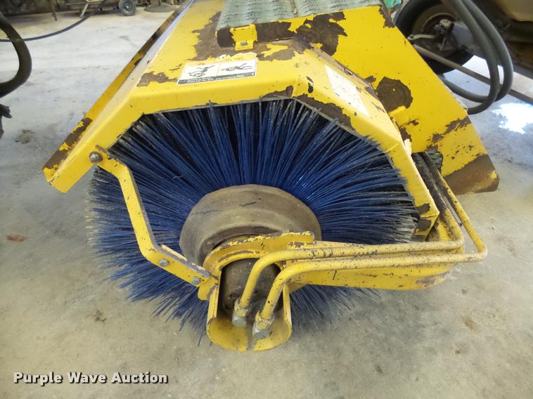 image for item AL9026 2001 Rosco RB-48 broom