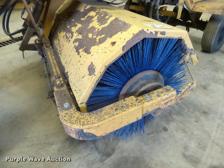 image for item AL9026 2001 Rosco RB-48 broom