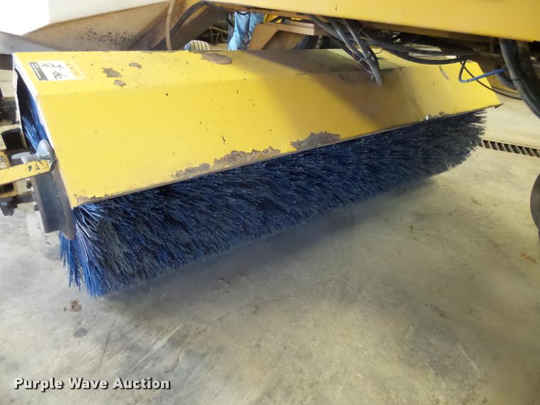 image for item AL9026 2001 Rosco RB-48 broom