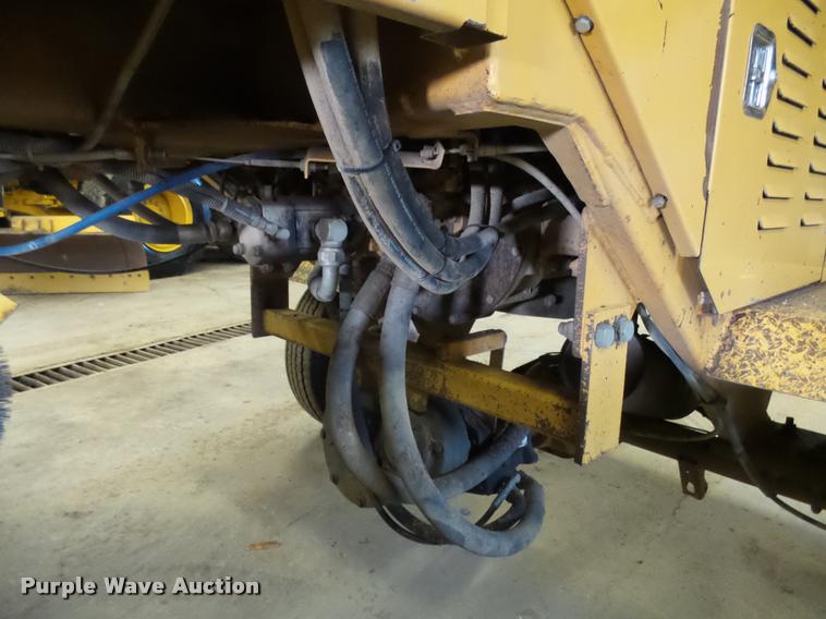 image for item AL9026 2001 Rosco RB-48 broom