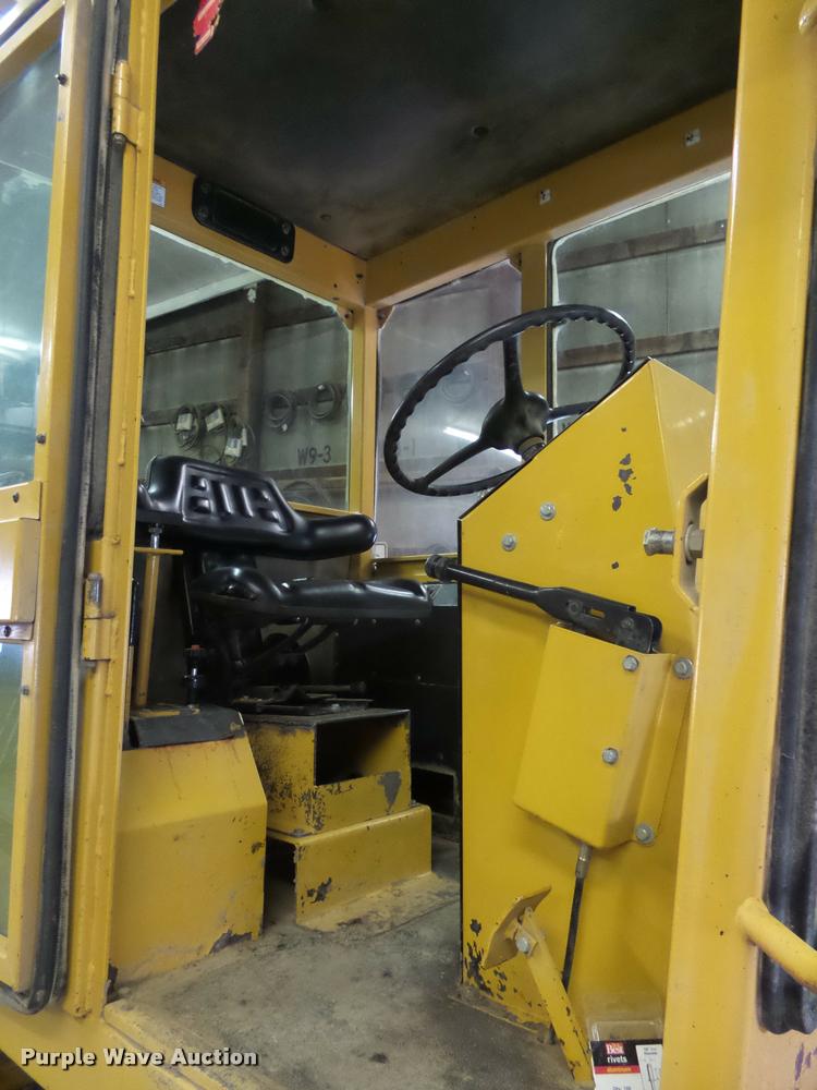 image for item AL9026 2001 Rosco RB-48 broom